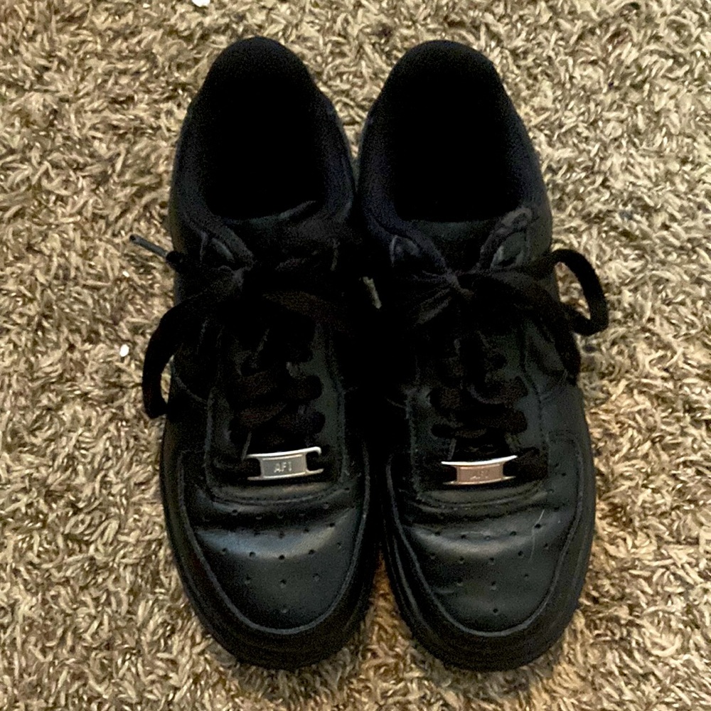 Black Nike Air Forces size 5 - Picture 1 of 2
